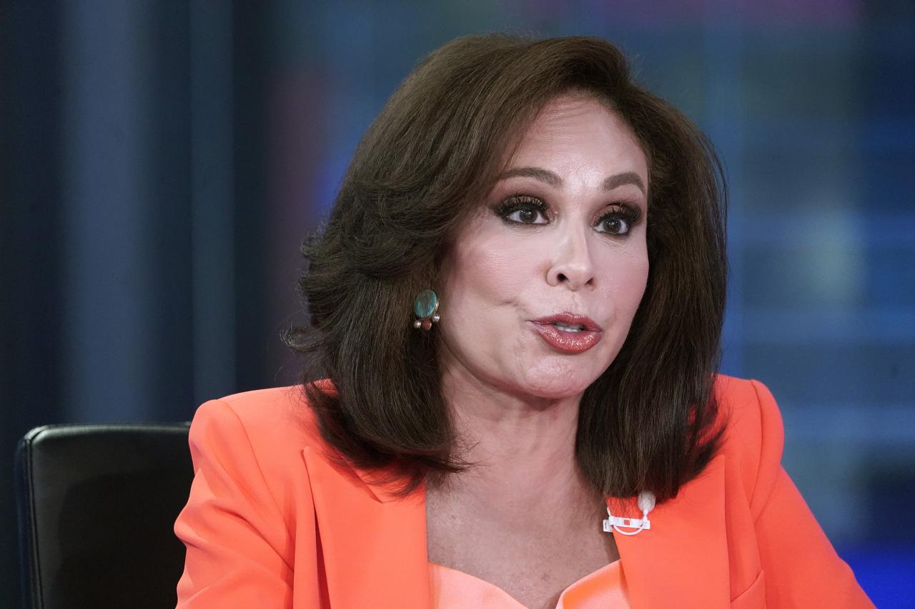 Fox News Hits Awkward Silence Over Host's Covid Vaccine Status - Newsweek