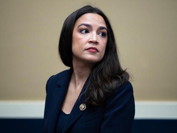 Alexandra Ocasio-Cortez endorses Zohran Mamdani in NYC mayoral race after chaotic debate - ABC News